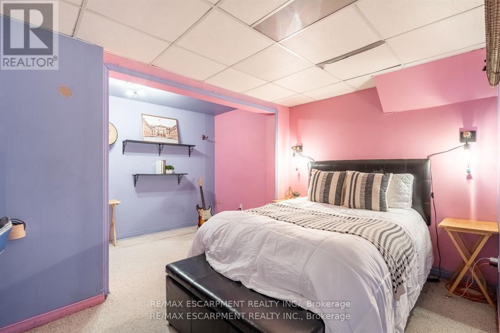 16 Flamingo Drive, Hamilton, ON - Indoor Photo Showing Bedroom