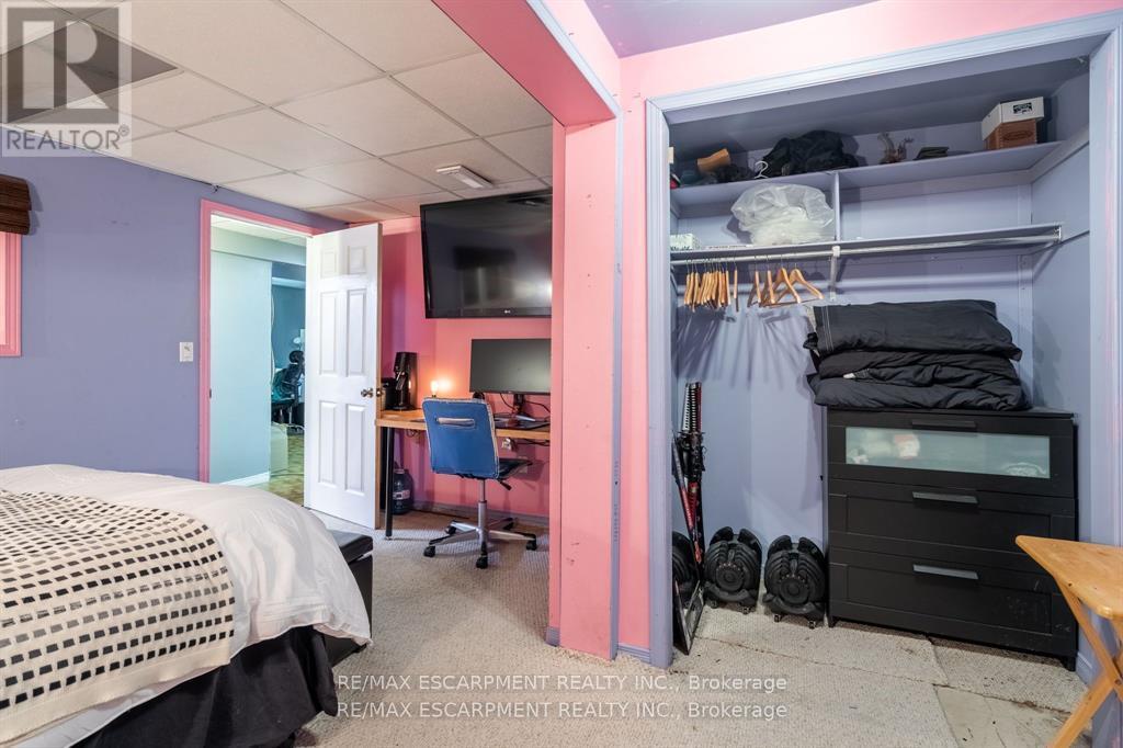 16 Flamingo Drive, Hamilton, ON - Indoor Photo Showing Bedroom