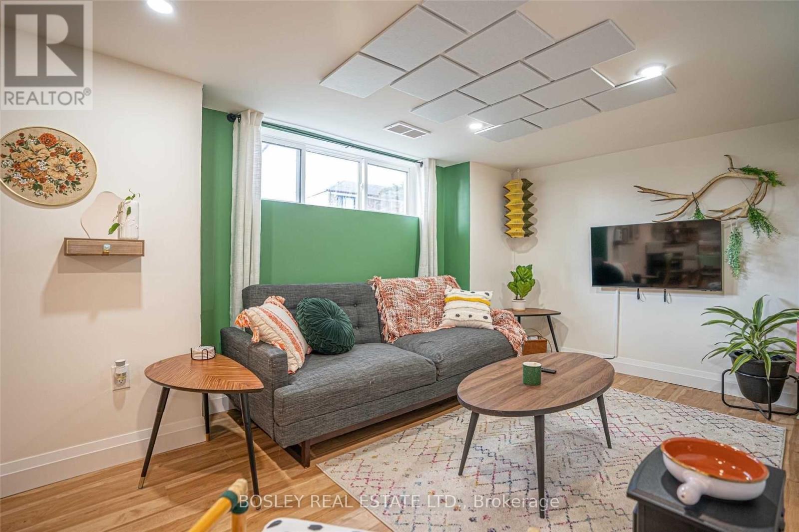 Lower - 7 Colfax Street, Toronto, ON - Indoor Photo Showing Living Room