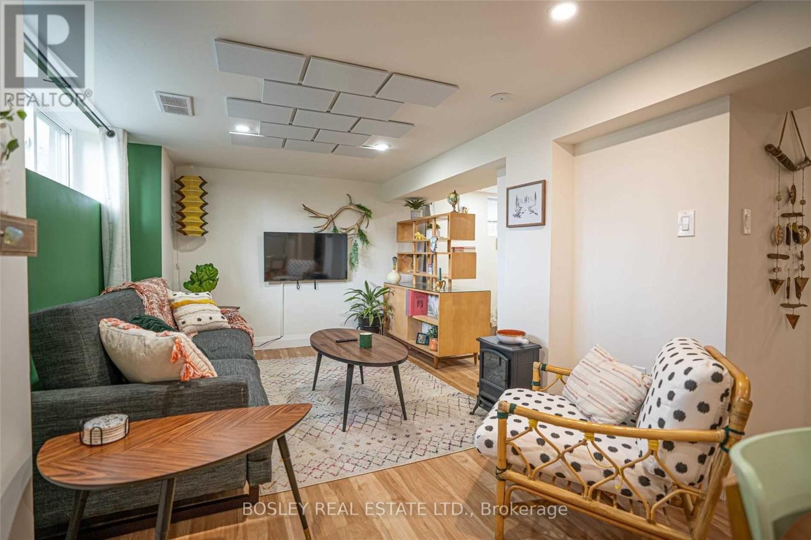 Lower - 7 Colfax Street, Toronto, ON - Indoor Photo Showing Living Room