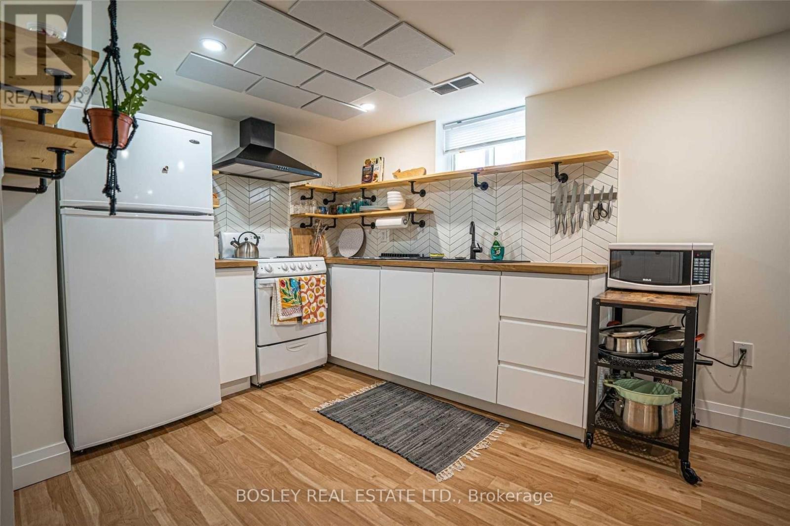 Lower - 7 Colfax Street, Toronto, ON - Indoor