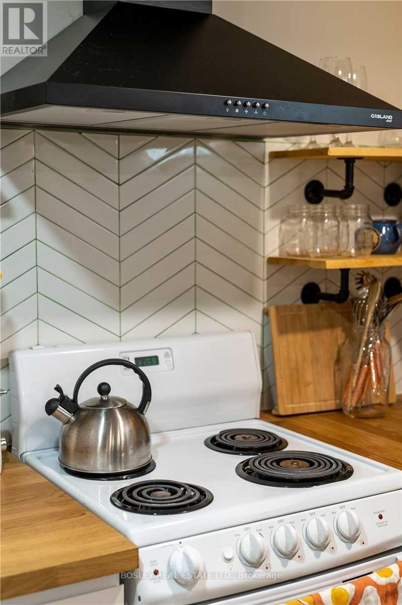 Lower - 7 Colfax Street, Toronto, ON - Indoor Photo Showing Kitchen