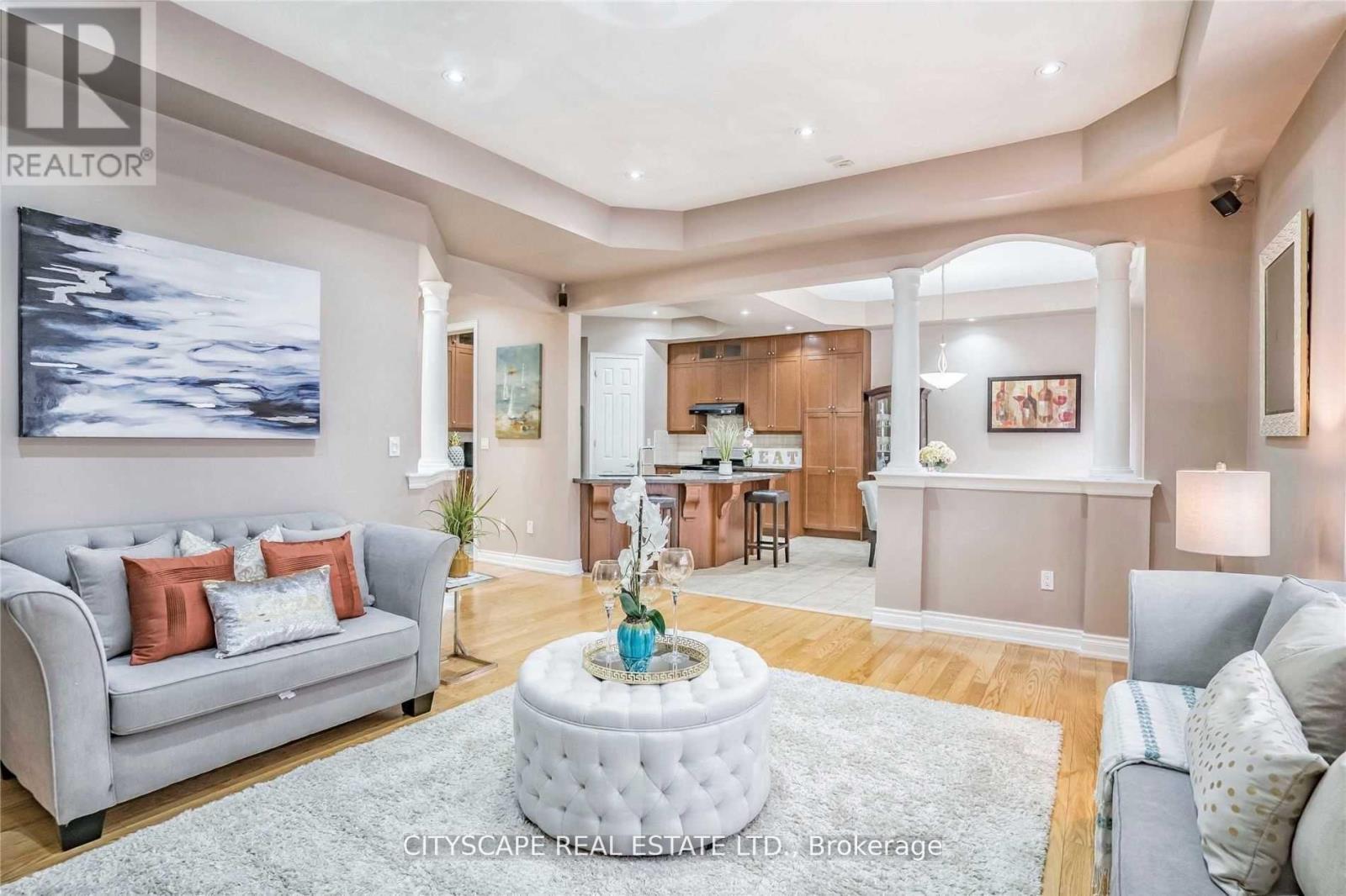 3274 Erin Centre Boulevard, Mississauga, ON - Indoor Photo Showing Living Room