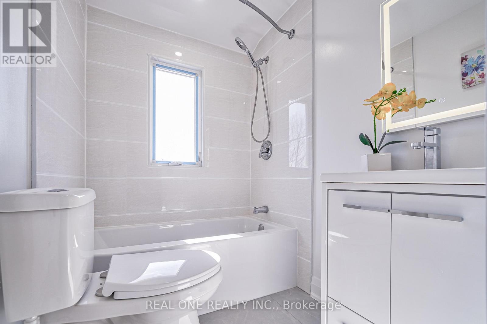 157 Glenholme Avenue, Toronto, ON - Indoor Photo Showing Bathroom