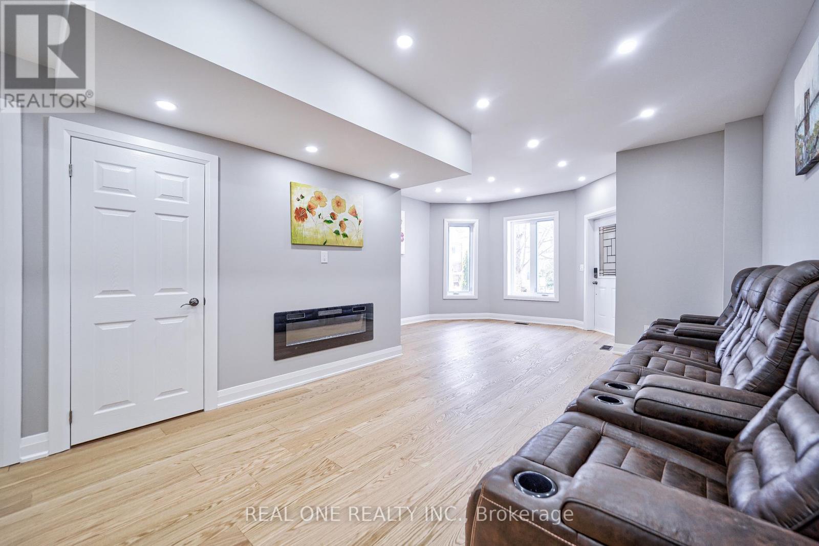 157 Glenholme Avenue, Toronto, ON - Indoor With Fireplace