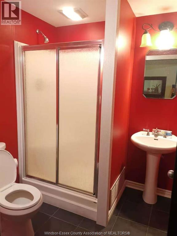 4662 Lavender Avenue, Windsor, ON - Indoor Photo Showing Bathroom