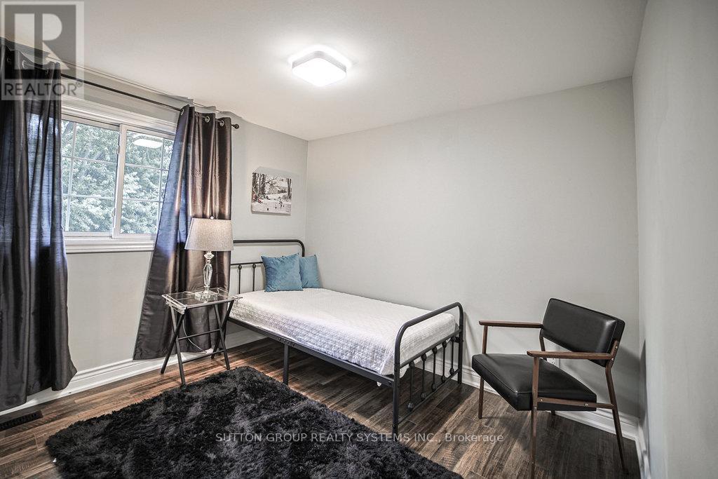 160 Allan Drive, Caledon, ON - Indoor Photo Showing Bedroom