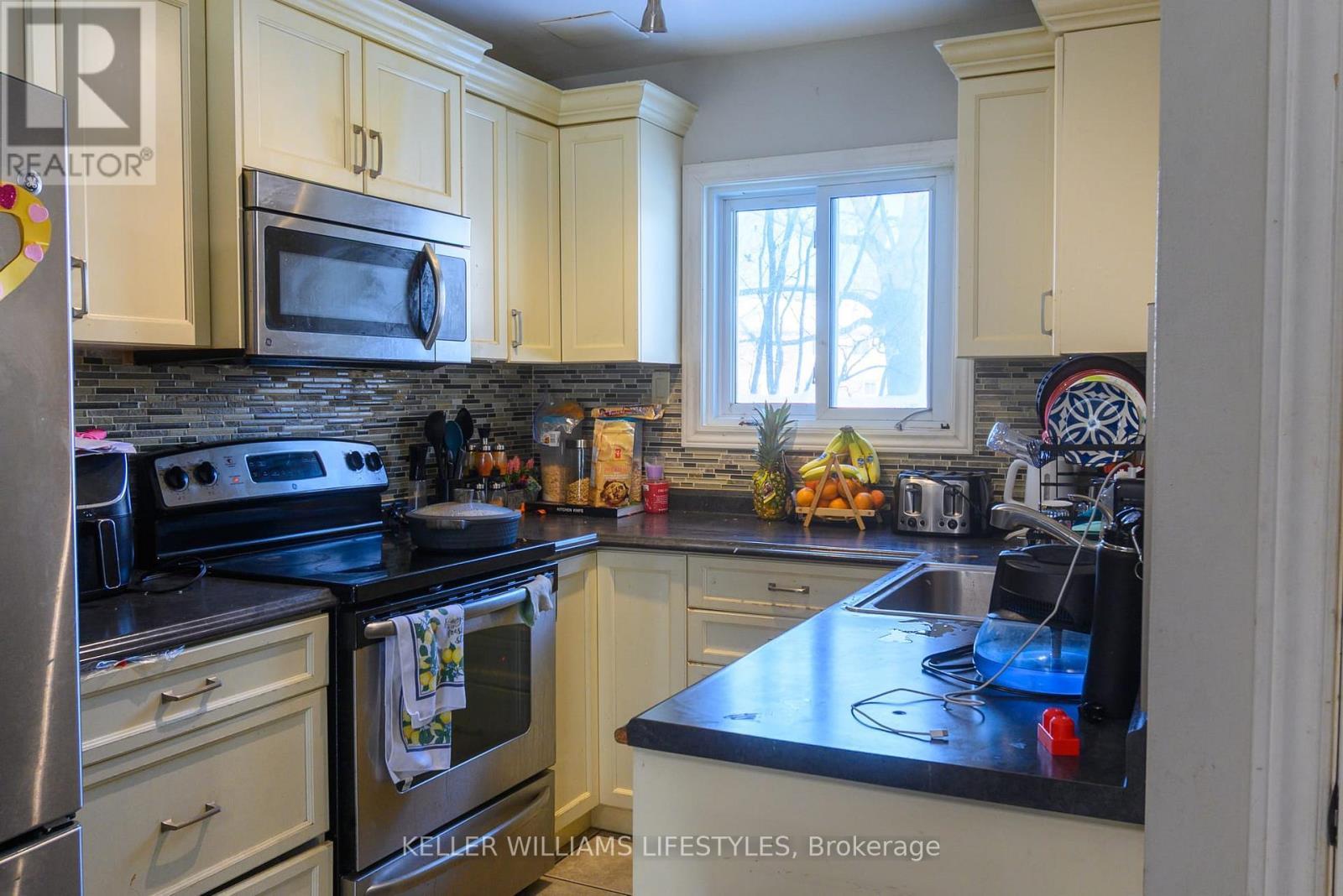 74 - 1775 Culver Drive, London East (East H), ON - Indoor Photo Showing Kitchen