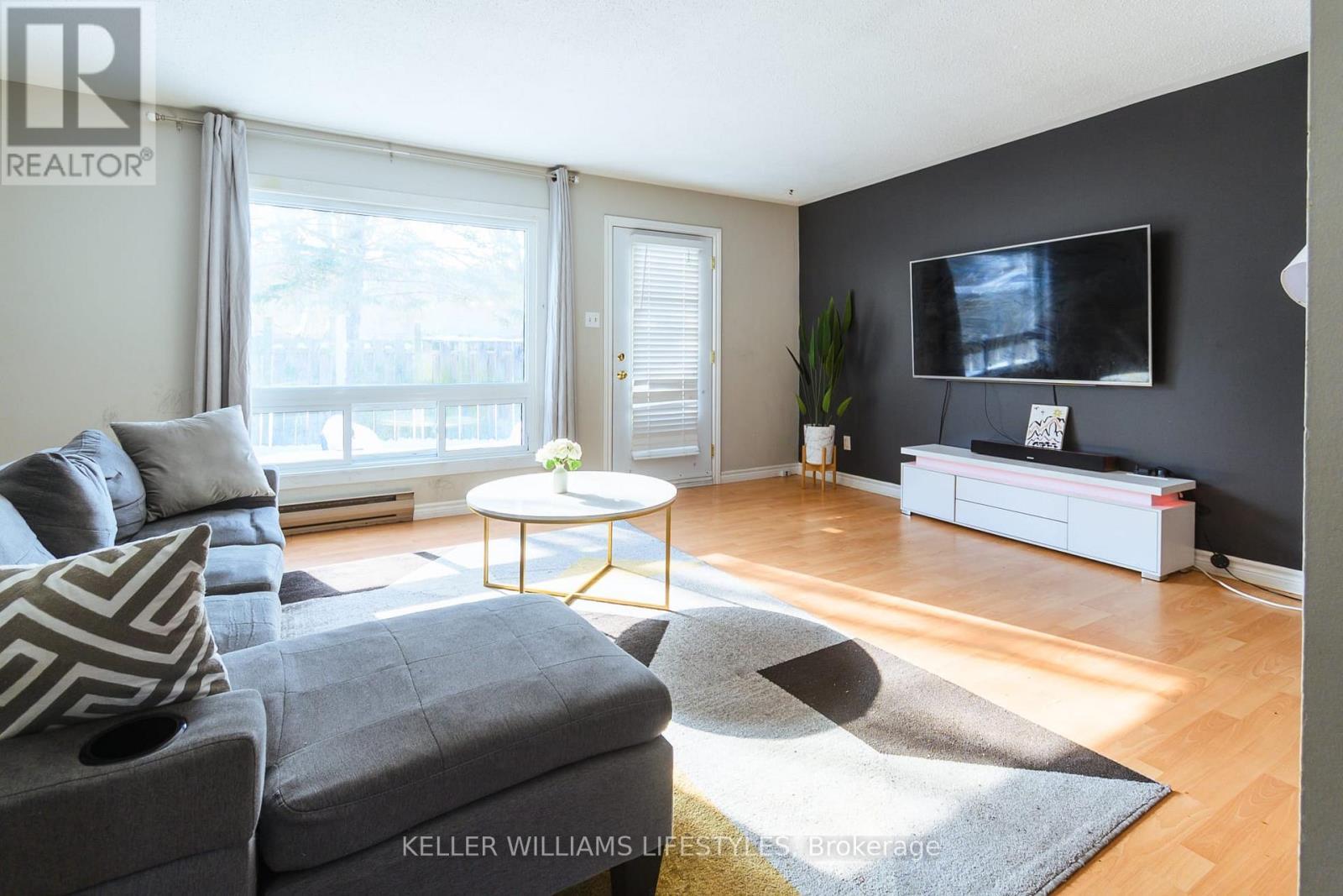 74 - 1775 Culver Drive, London East (East H), ON - Indoor Photo Showing Living Room
