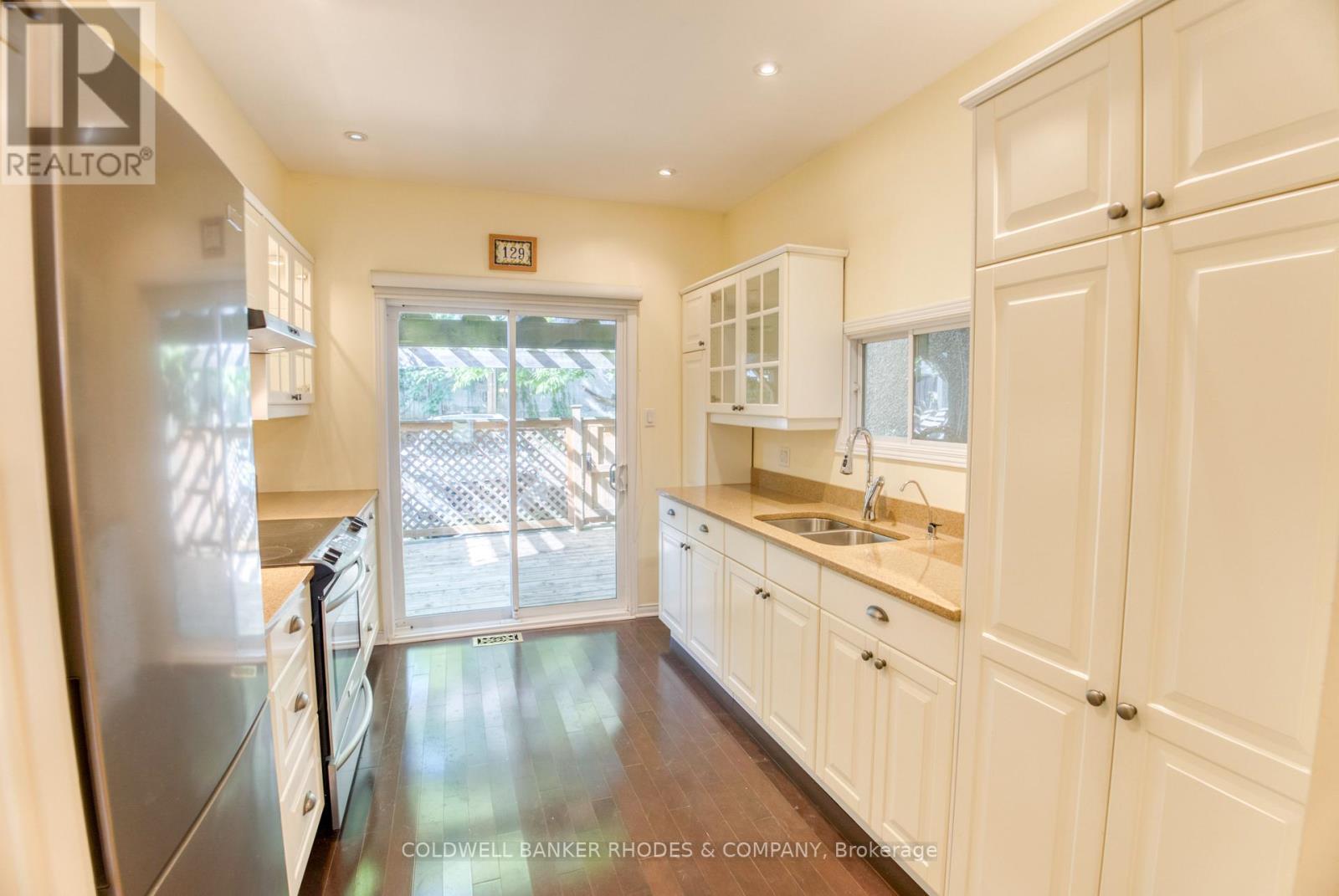 129 Elm Street, Ottawa, ON - Indoor Photo Showing Kitchen With Double Sink