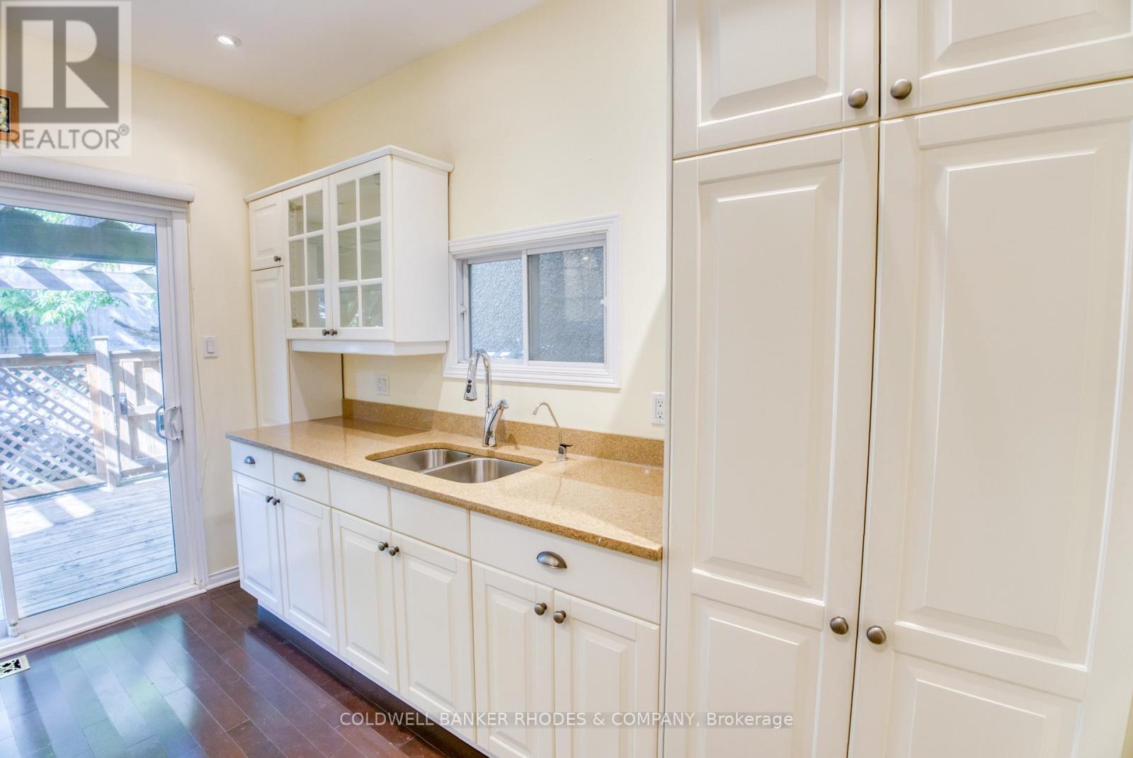 129 Elm Street, Ottawa, ON - Indoor