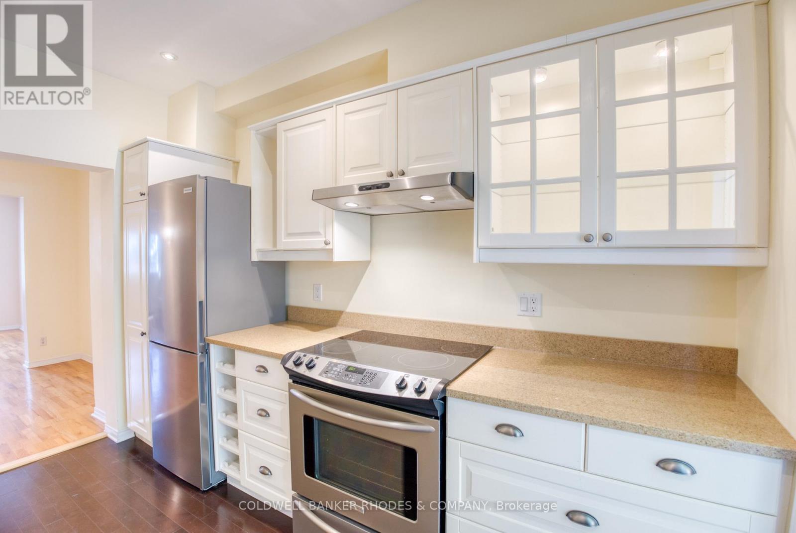 129 Elm Street, Ottawa, ON - Indoor Photo Showing Kitchen