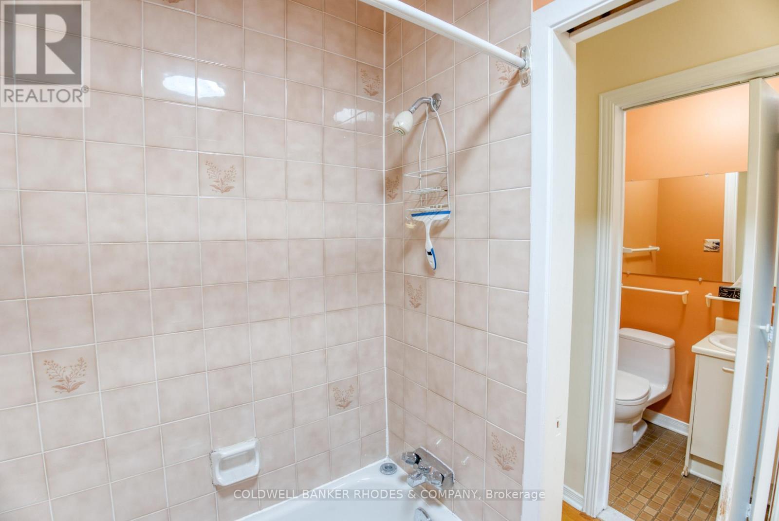 129 Elm Street, Ottawa, ON - Indoor Photo Showing Bathroom