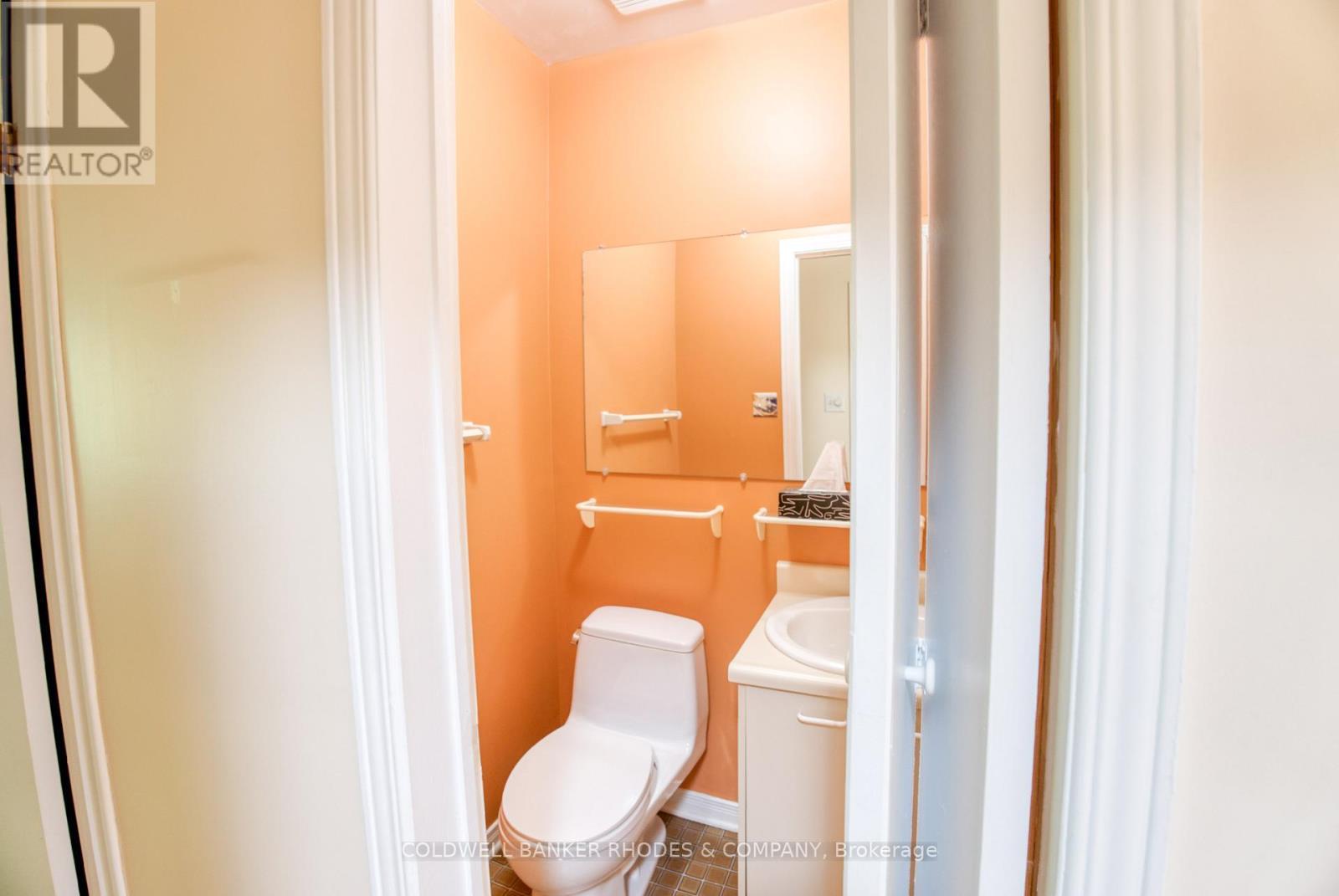 129 Elm Street, Ottawa, ON - Indoor Photo Showing Bathroom