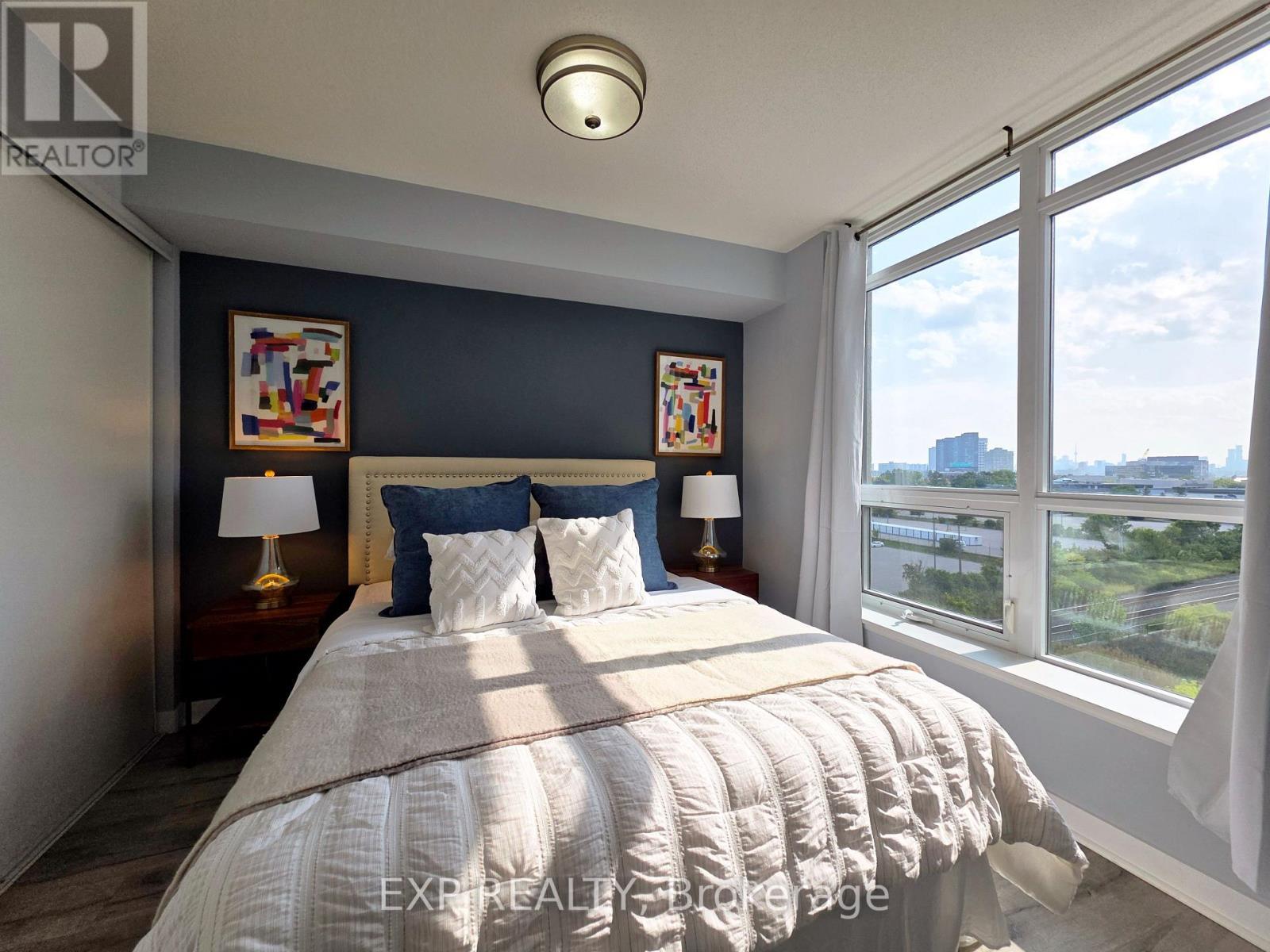 723 - 120 Dallimore Circle, Toronto, ON - Indoor Photo Showing Bedroom