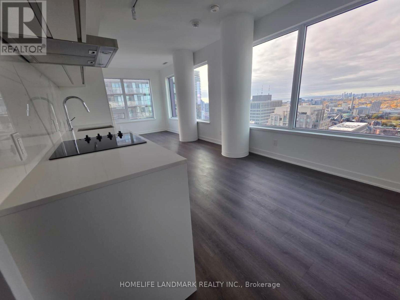 3916 - 8 Wellesley Street W, Toronto, ON - Indoor Photo Showing Other Room