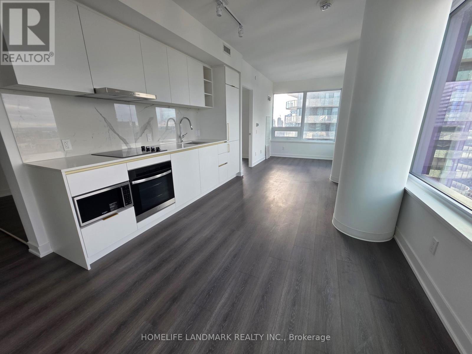 3916 - 8 Wellesley Street W, Toronto, ON - Indoor Photo Showing Kitchen