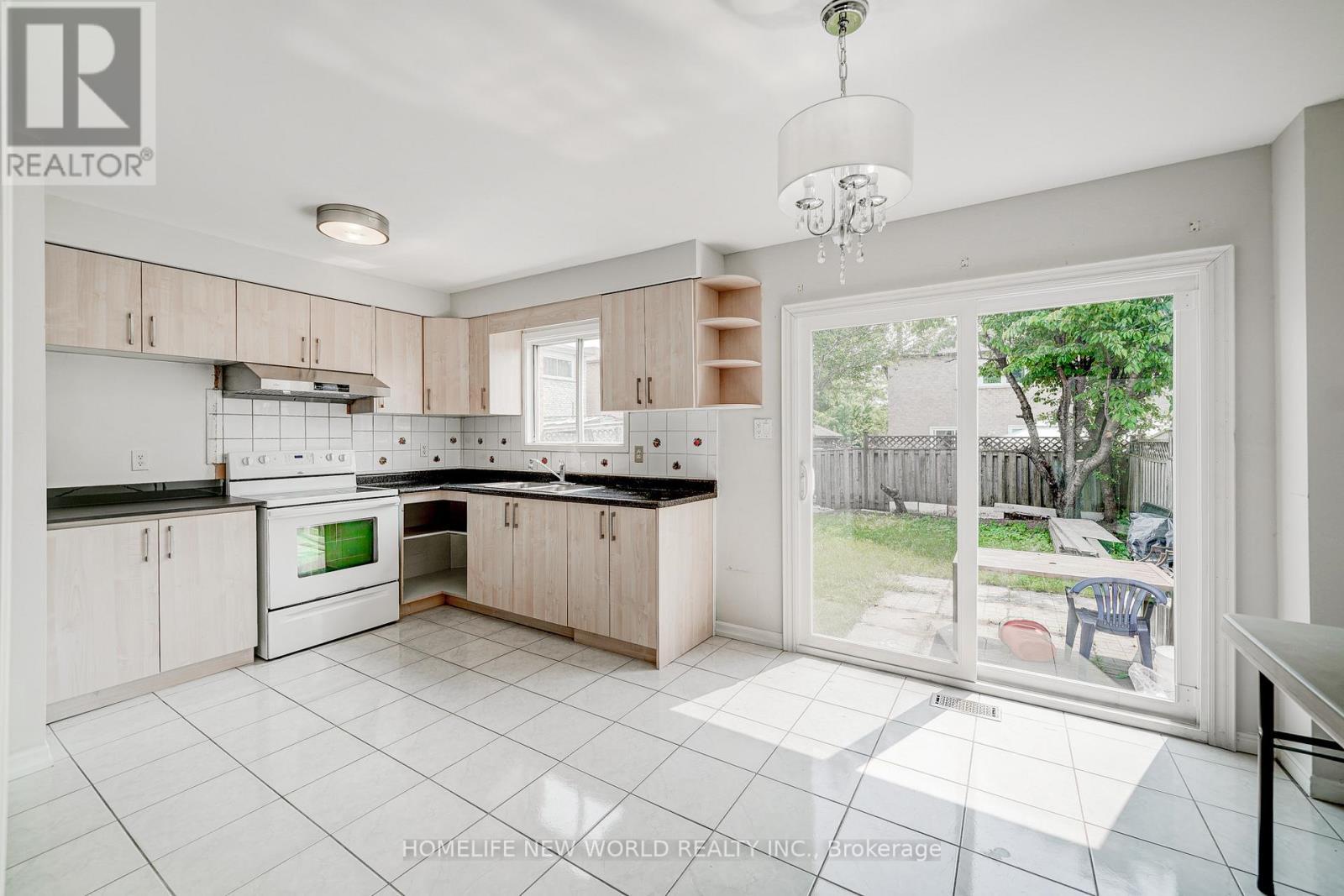 1St & 2Nd - 31 Spangler Road, Markham, ON - Indoor Photo Showing Kitchen