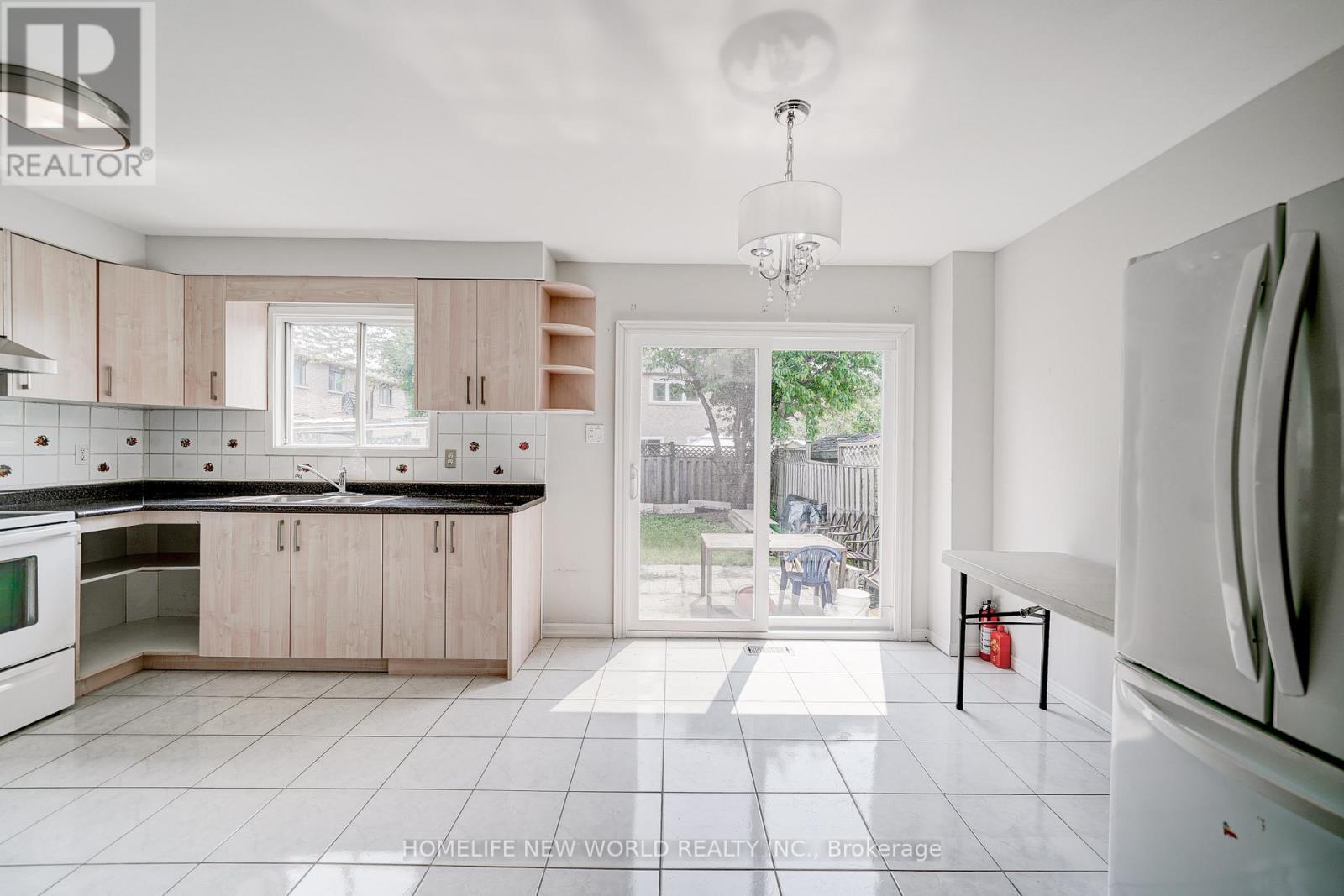 1St & 2Nd - 31 Spangler Road, Markham, ON - Indoor Photo Showing Kitchen