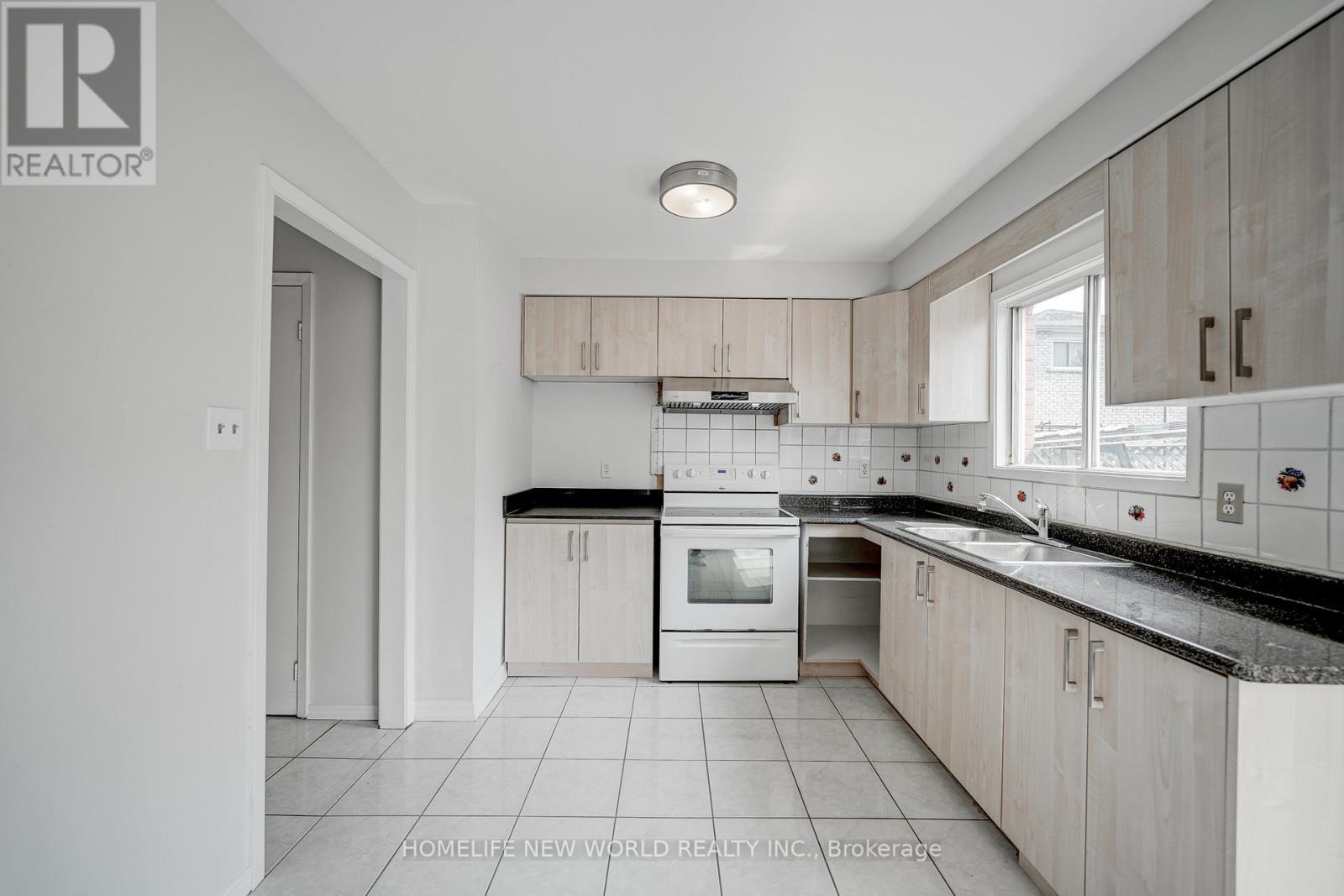 1St & 2Nd - 31 Spangler Road, Markham, ON - Indoor Photo Showing Kitchen