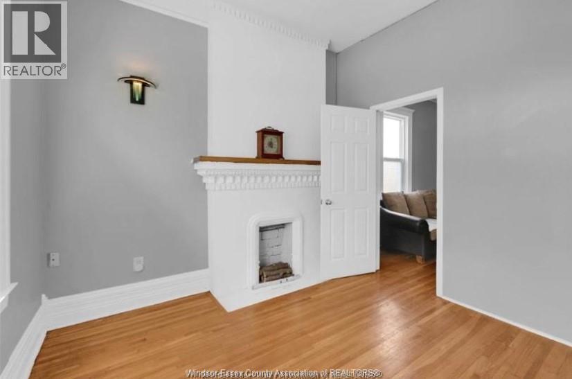 272 Mckay Avenue, Windsor, ON - Indoor With Fireplace