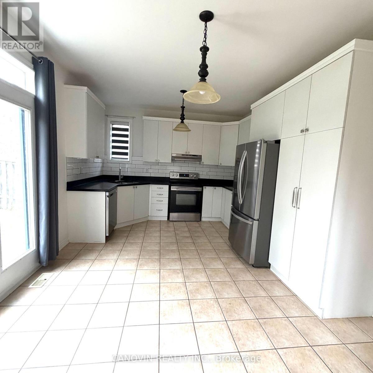 9 - 46 Misty Well Drive, Richmond Hill, ON - Indoor Photo Showing Kitchen