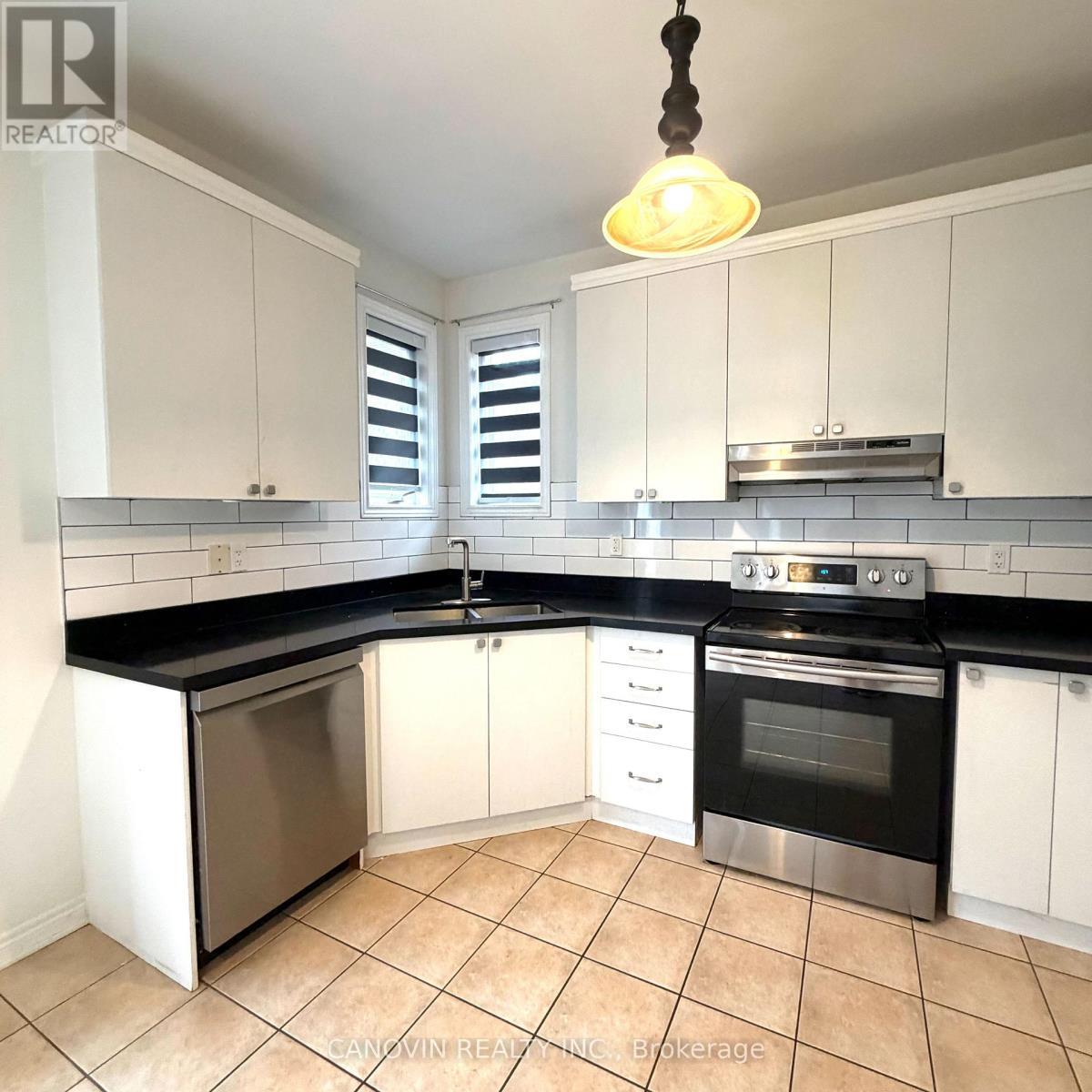 10 - 46 Misty Well Drive, Richmond Hill, ON - Indoor Photo Showing Kitchen
