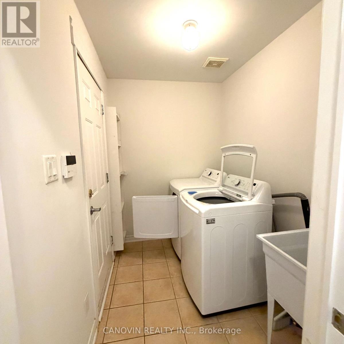 8 - 46 Misty Well Drive, Richmond Hill, ON - Indoor Photo Showing Laundry Room