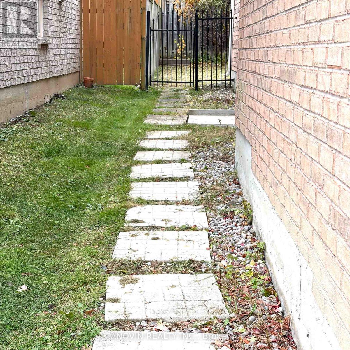 30 - 46 Misty Well Drive, Richmond Hill, ON - Outdoor