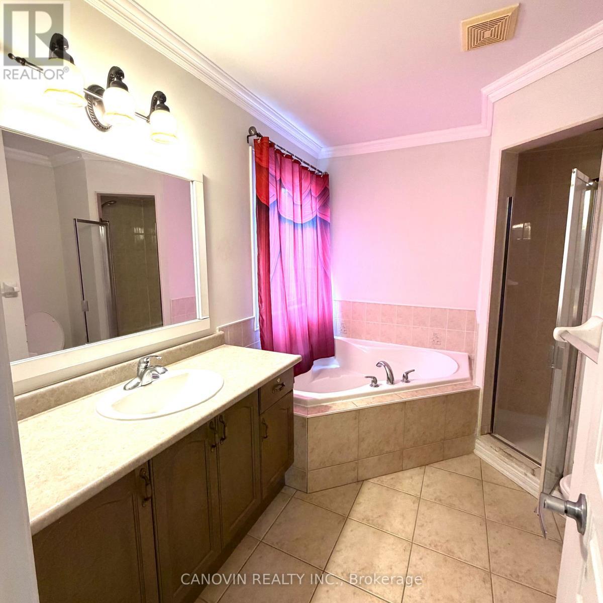 15 - 46 Misty Well Drive, Richmond Hill, ON - Indoor Photo Showing Bathroom