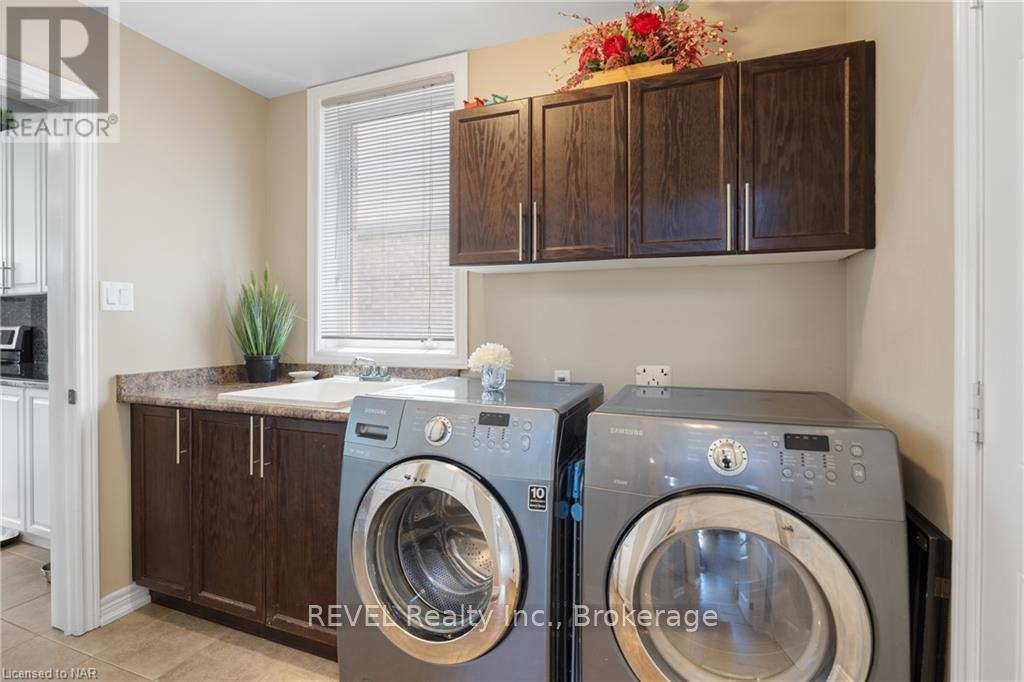 6500 St. Michael Avenue, Niagara Falls (Forestview), ON - Indoor Photo Showing Laundry Room