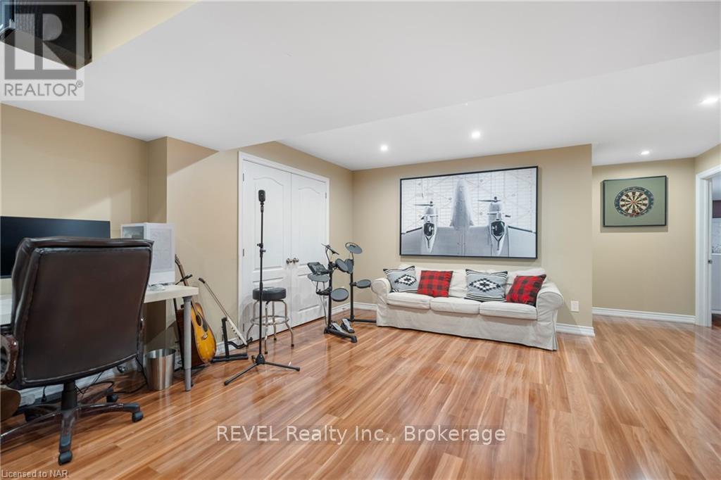 6500 St. Michael Avenue, Niagara Falls (Forestview), ON - Indoor