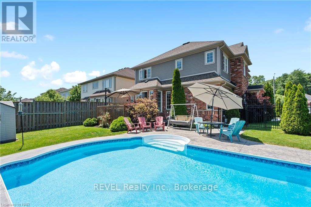 6500 St. Michael Avenue, Niagara Falls (Forestview), ON - Outdoor With In Ground Pool With Deck Patio Veranda