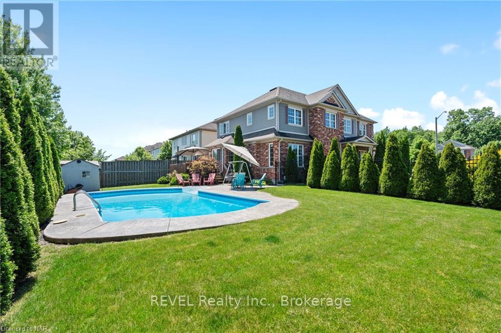 6500 St. Michael Avenue, Niagara Falls (Forestview), ON - Outdoor With In Ground Pool