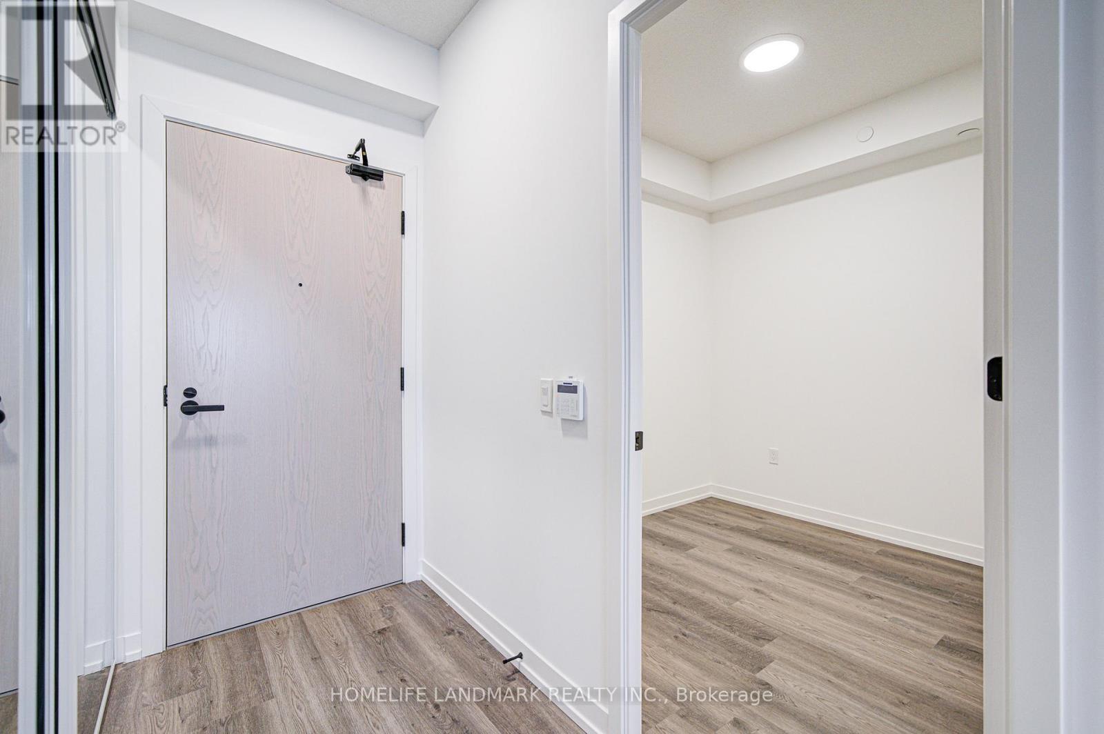 1510 - 8 Interchange Way, Vaughan, ON - Indoor Photo Showing Other Room