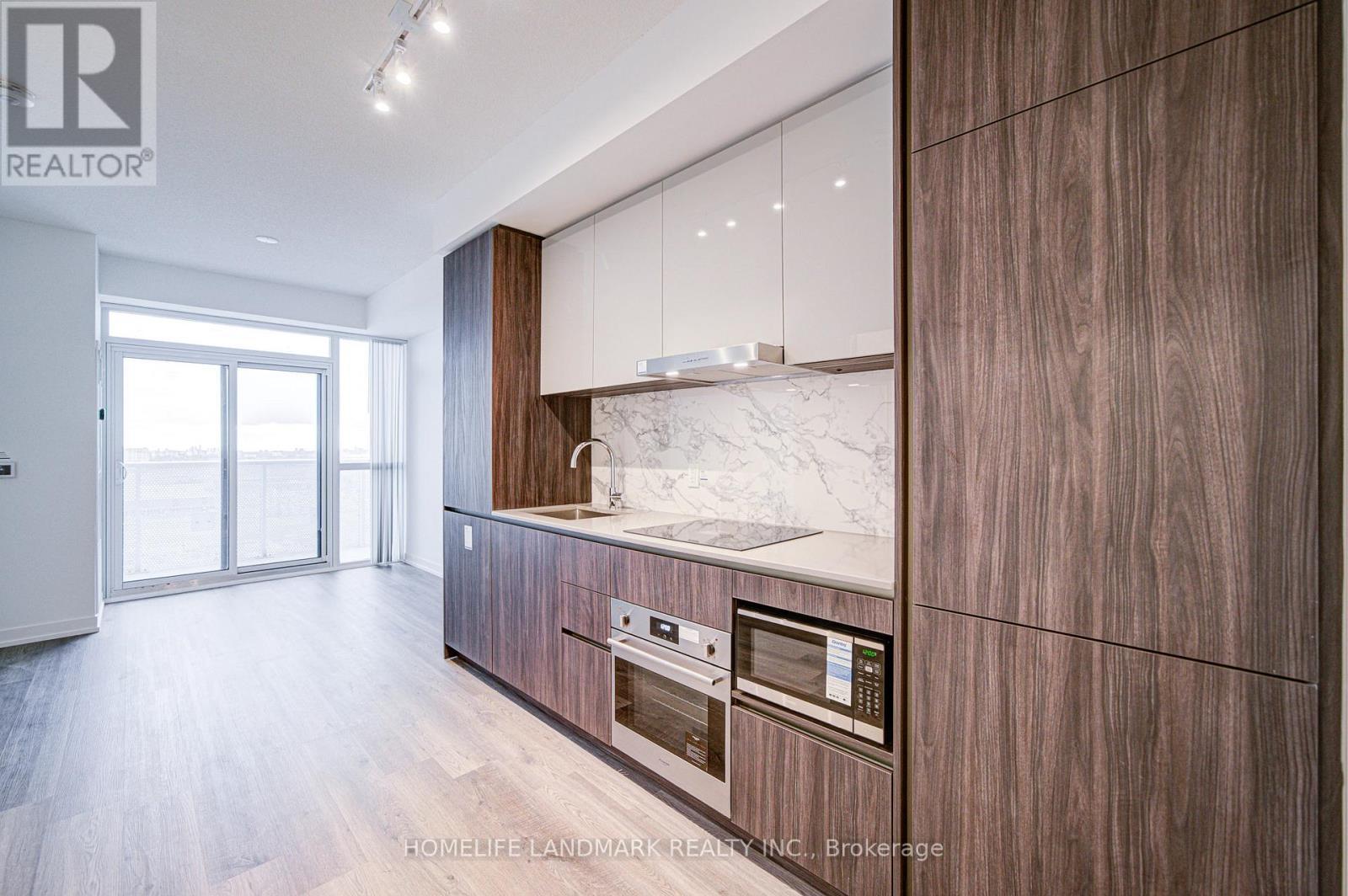 1510 - 8 Interchange Way, Vaughan, ON - Indoor Photo Showing Kitchen