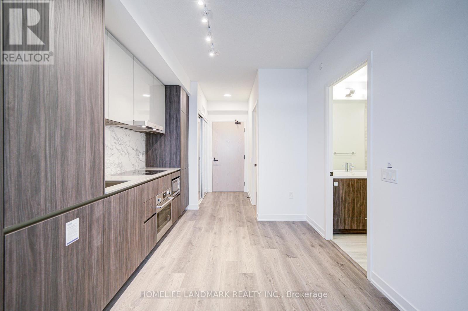 1510 - 8 Interchange Way, Vaughan, ON - Indoor