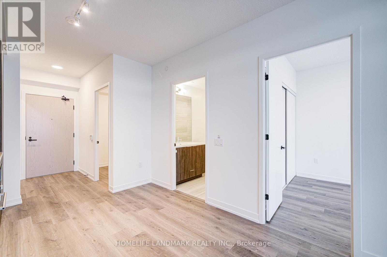 1510 - 8 Interchange Way, Vaughan, ON - Indoor Photo Showing Other Room