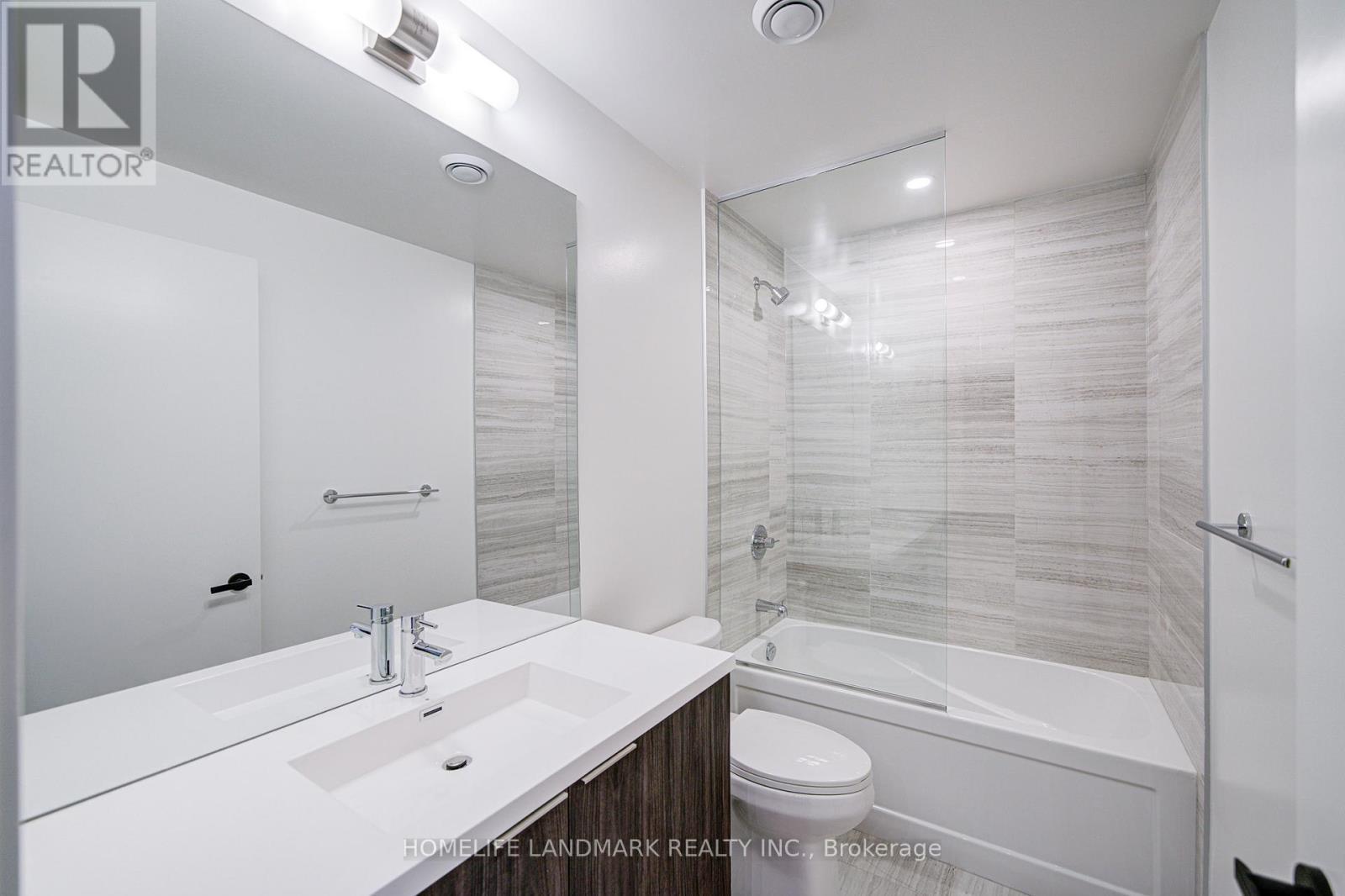 1510 - 8 Interchange Way, Vaughan, ON - Indoor Photo Showing Bathroom