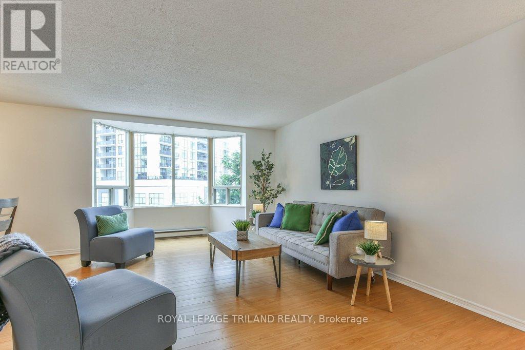 505 - 500 Talbot Street, London East (East F), ON - Indoor Photo Showing Living Room