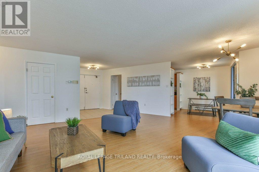 505 - 500 Talbot Street, London East (East F), ON - Indoor Photo Showing Living Room