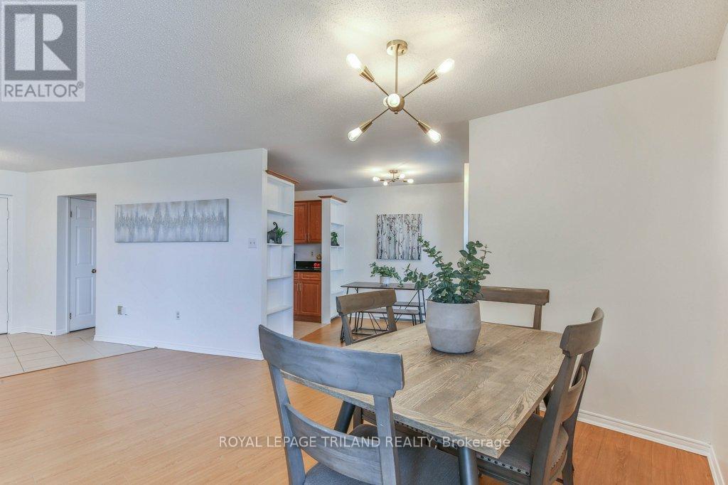 505 - 500 Talbot Street, London East (East F), ON - Indoor Photo Showing Dining Room