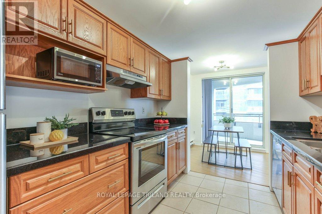 505 - 500 Talbot Street, London East (East F), ON - Indoor Photo Showing Kitchen