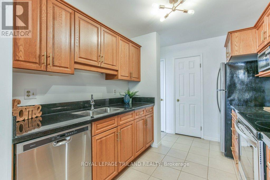 505 - 500 Talbot Street, London East (East F), ON - Indoor Photo Showing Kitchen With Double Sink