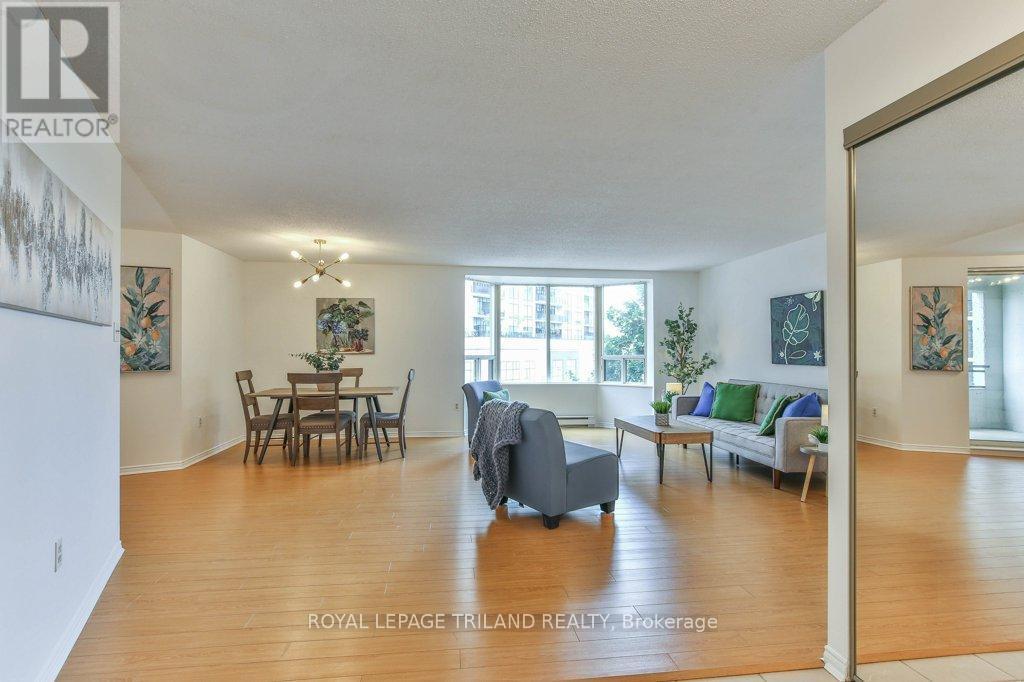 505 - 500 Talbot Street, London East (East F), ON - Indoor Photo Showing Living Room