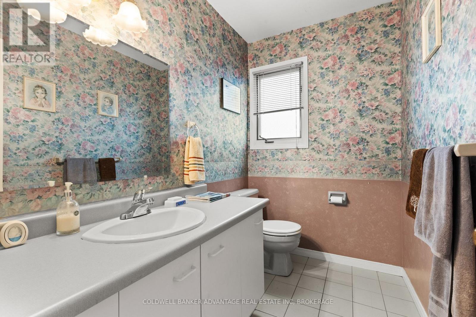 35 Woodrush Avenue, Welland (N. Welland), ON - Indoor Photo Showing Bathroom