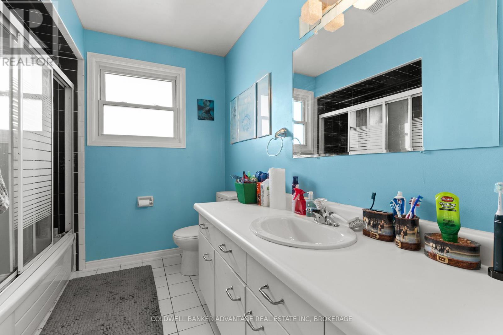 35 Woodrush Avenue, Welland (N. Welland), ON - Indoor Photo Showing Bathroom