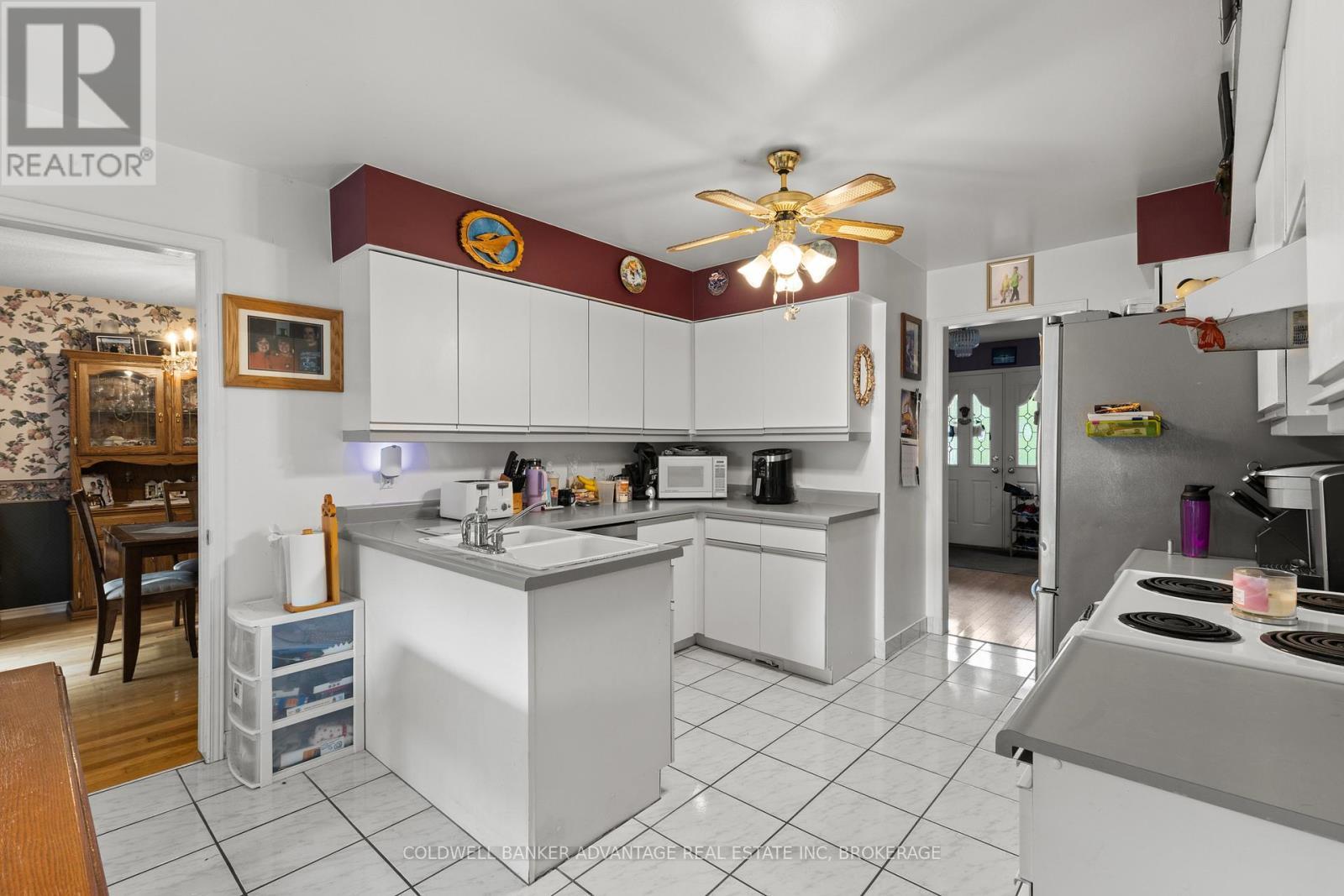 35 Woodrush Avenue, Welland (N. Welland), ON - Indoor Photo Showing Kitchen
