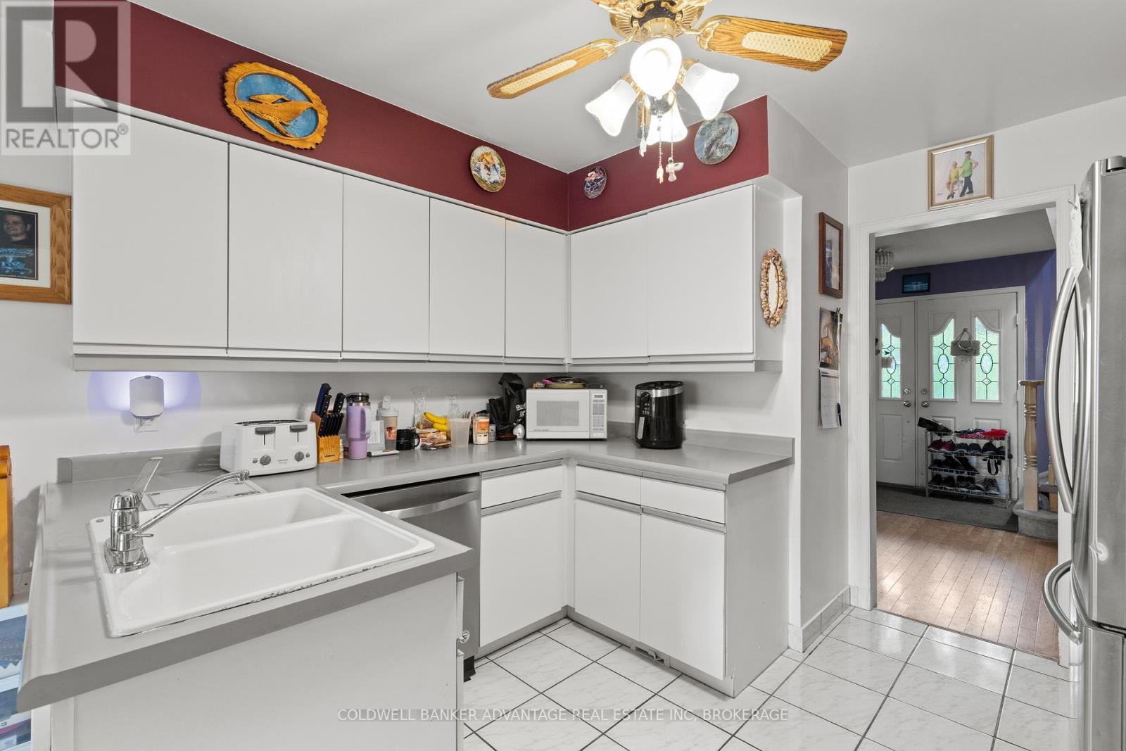 35 Woodrush Avenue, Welland (N. Welland), ON - Indoor Photo Showing Kitchen