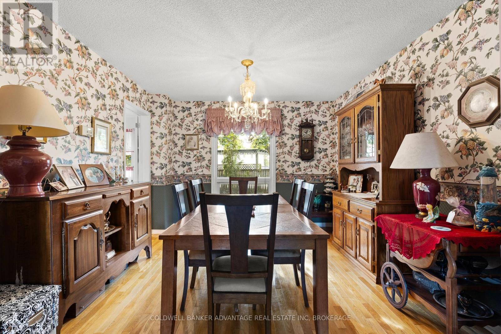 35 Woodrush Avenue, Welland (N. Welland), ON - Indoor Photo Showing Dining Room